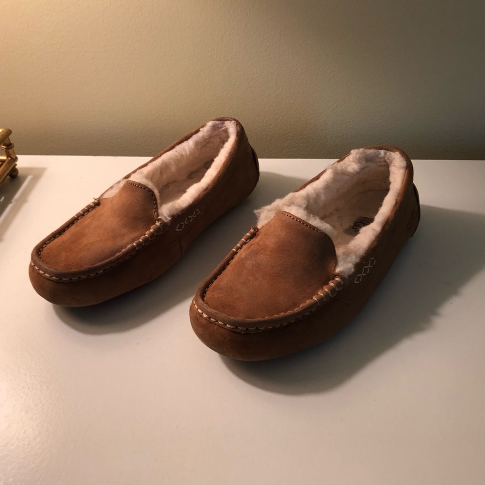 UGG Ansley Women’s Chestnut Moccasin Slipper